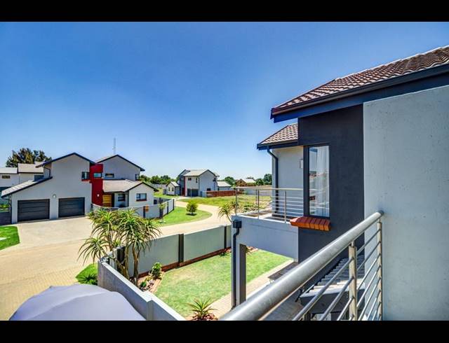 2 BEDROOM CLUSTER FOR SALE IN POMONA